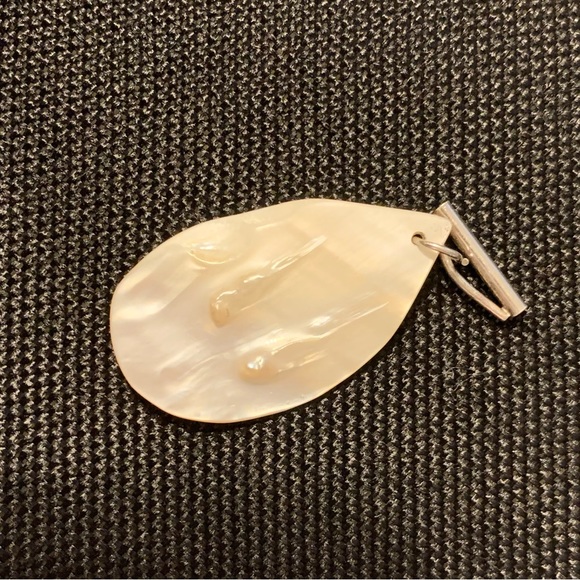 Shell Pendant - Picture 7 of 7